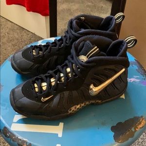 Girls size 3.5 Basketball shoes